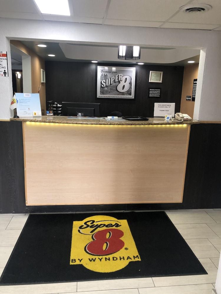 Super 8 By Wyndham Plover Stevens Point Area Exteriör bild