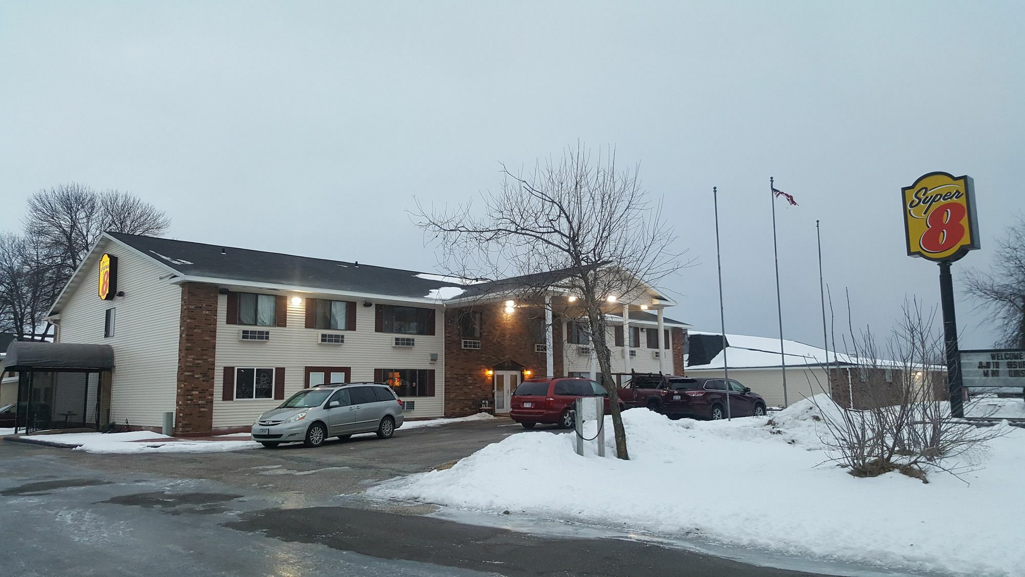 Super 8 By Wyndham Plover Stevens Point Area Exteriör bild